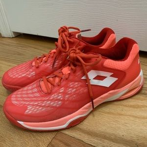 Women’s tennis shoes size 8.5